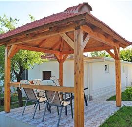 3 Bedroom Villa with Pool & Tennis Court near Sinj, sleeps 8